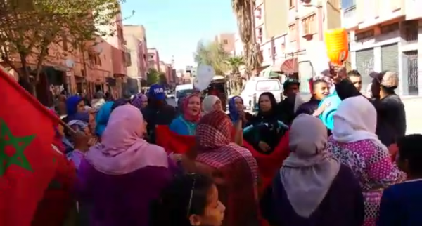 بالفيديو:  قطع مياه سقايات يخرج الساكنة للاحتجاج ونساء يرفعن شعارات قوية ضد المسؤولين