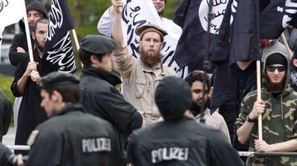 بالصور: مظاهرة لـ “داعش” في المانيا