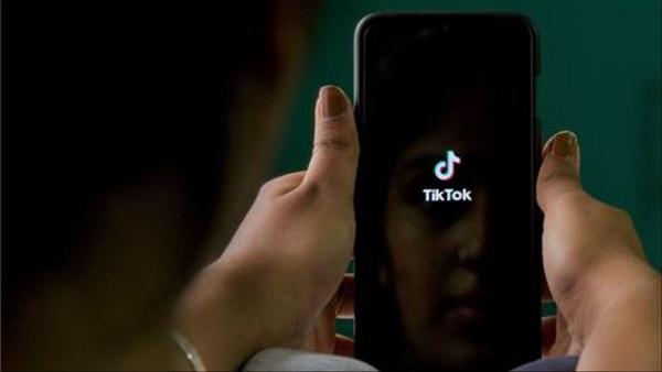إيطاليا تحجب "تيك توك" مؤقتا بعد وفاة طفلة
