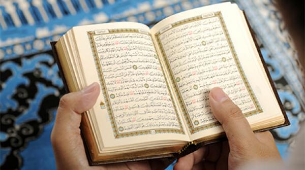 قراءة القرآن في صلاة التراويح بالبيت بالمصحف وفضائله