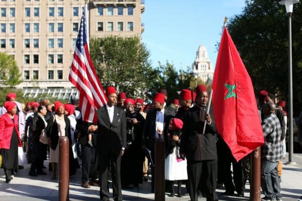 ماذا تعرف عن  طائفة "الموريش" التي رفعت الأعلام المغربية خلال احتجاجات بأمريكا (فيديو)