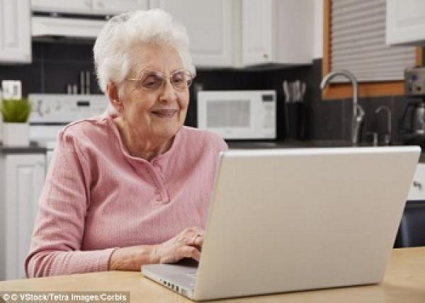 دراسة: استخدام المسنين للإنترنت يخفض معدلات الاكتئاب بنسبة 30 %