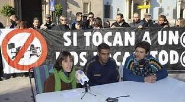 مهاجر مغربي يتعرض للعنف والسحل والإهانة من طرف الشرطة الاسبانية