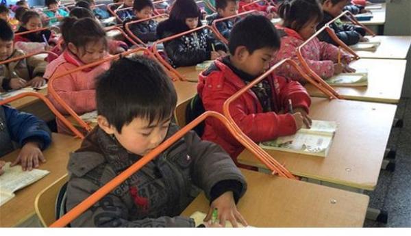 مدرسة صينية تحمي بصر أطفالها "بالقضبان"