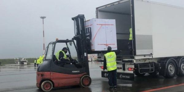 أنباء عن وصول شحنة كبيرة من لقاح "كورونا" قادمة من الصين