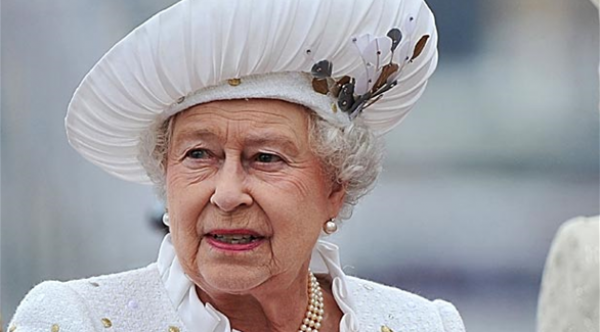 تأجيل جولة نهاية الأسبوع في الدوري الانجليزي حدادا على وفاة الملكة إليزابيث الثانية