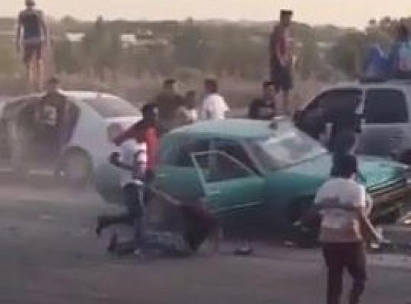 بالفيديو: مفحط يدهس مجموعة من المتجمهرين في السعودية