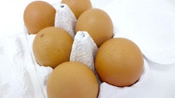 فلاح ياباني يُنتج بيضاً بطعم"البرتقال والليمون"!