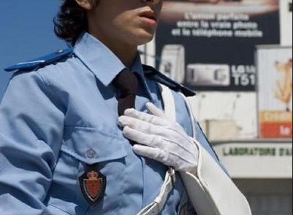 طنجة : شرطية مرور تتعرض لكسور بعد صدم سيارة لها