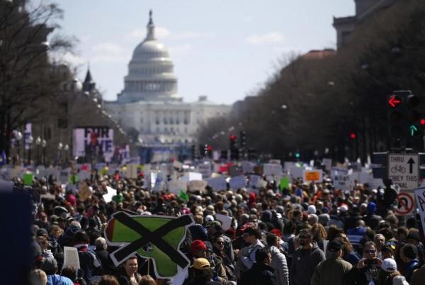 مسيرات حاشدة بشوارع أمريكا تطالب بتشديد قوانين حيازة السلاح