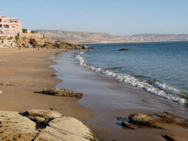 خرق حالة الطوارئ..السلطات المحلية تعتقل أجنبيا سبعينيا متلبسا بالسباحة في شاطئ تغازوت