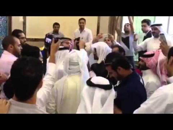 عريس سعودي يفرشخ المدعوين إلى زفافه ثم يهرب من قاعة الافراح
