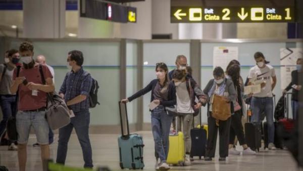 إسبانيا تكشف عن الإجراءات التي سيخضع لها المسافرون القادمون إلى البلاد