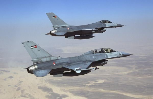 سلاح الجو الأردني يدمر عدد من الآليات "المموهة" أثناء محاولتها اجتياز الحدود السورية - الأردنية