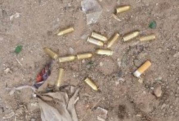 مواطنون يعثرون على رصاصات مرمية في احد أزقة بلدية بني انصار بالناضور