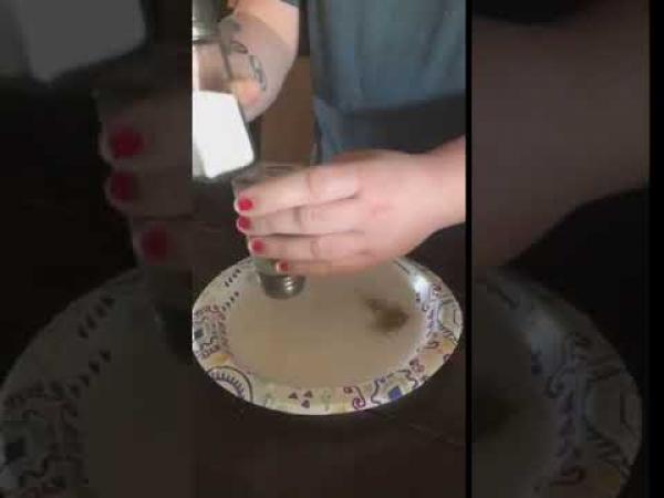 بالفيديو: حيلة ذكية لاستخدام مرشة الملح والفلفل