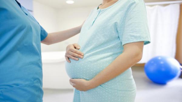 هل الولادة الطبيعية بعد القيصرية آمنة؟