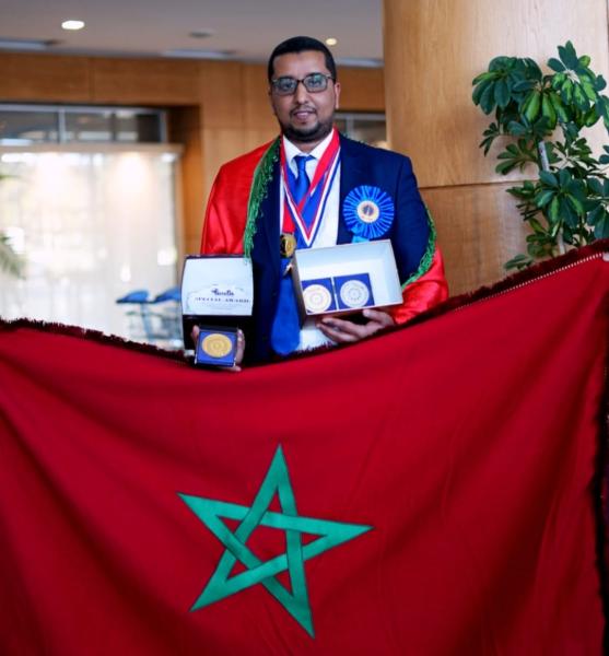 فخر المغرب.. المخترع "أمين بلمزوقية" يتألق في سماء الذكاء الاصطناعي ببولندا