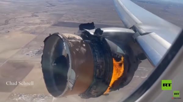 فيديو مرعب لحريق في أحد محركات طائرة وهي في الجو يجبر "بوينغ" على تعليق عمل أسطول "777"