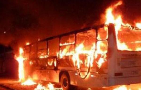 النيران تأتي على حافلة بالكامل بمدينة فاس وتتسبب في انفجارها