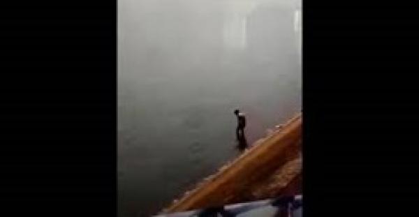 بالفيديو.. لحظة غرق فتاتين على شاطئ بحيرة