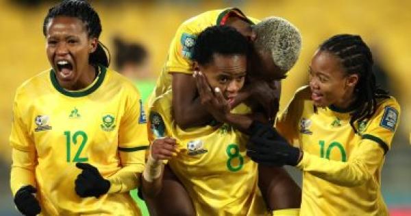 كأس العالم للسيدات .. جنوب إفريقيا تحقق المفاجأة وتنتزع بطاقة التأهل بعد فوزها على إيطاليا
