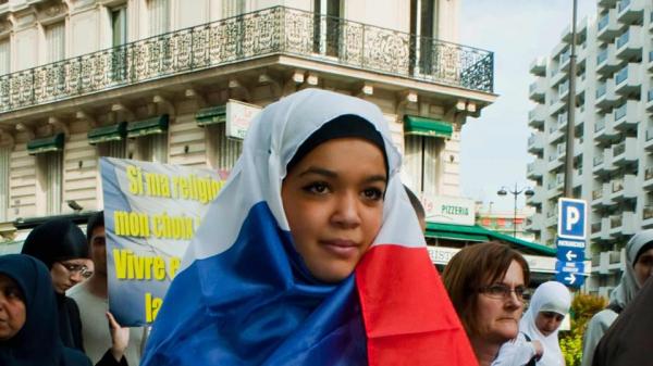 الحجاب يشعلها من جديد في الأوساط السياسية الفرنسية