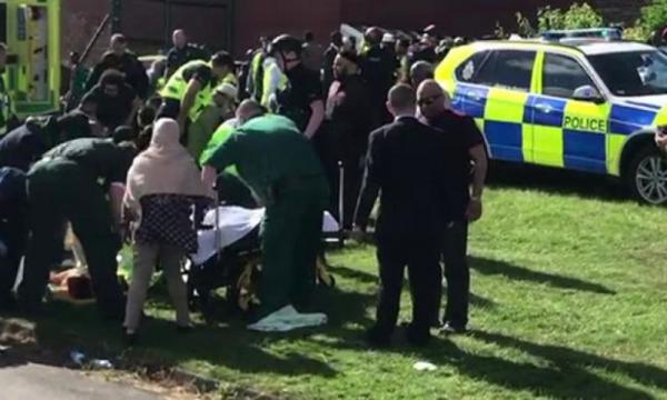 بالفيديو: سيارة تدهس جمعاً من المسلمين المحتفلين بعيد الفطر ببريطانيا