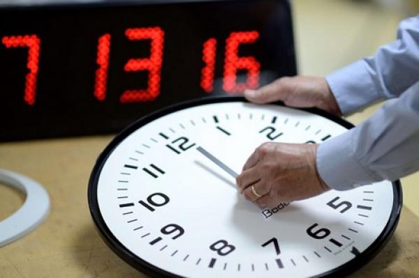 رسميا العودة إلى الساعة العادية بالمغرب في هذا التاريخ حسب وزارة "بنعبد القادر