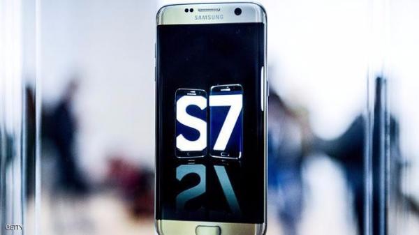 رغم "الانفجارات" سامسونج S7 ينال جائزة لقب هاتف العام