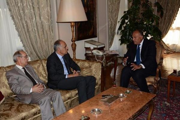 وزير الخارجية المصري يزور المغرب غدا لتجاوز أزمة مكتومة بين البلدين