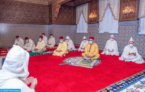 أمير المؤمنين الملك محمد السادس يؤدي صلاة عيد الفطر