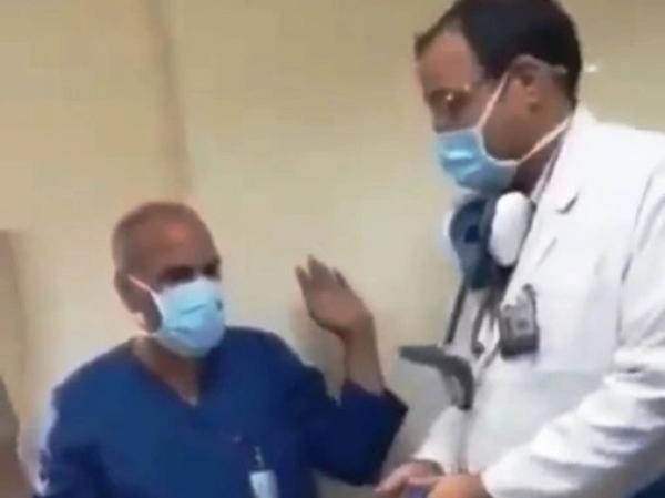 غضب في مصر بعد تداول فيديو لطبيب وهو يعذب ممرضا ويأمره بالسجود لكلبه