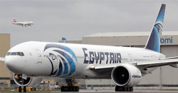 حالة طوارئ بمطار القاهرة بعد بﻻغ بوجود قنبلة على متن طائرة مصرية