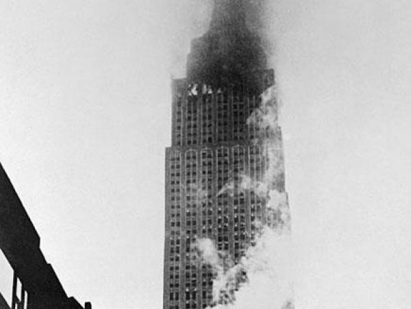 نيويورك عانت قبل 66 سنة من \'11 سبتمبر\'.. انفجرت فيه طائرة بأعلى الناطحات