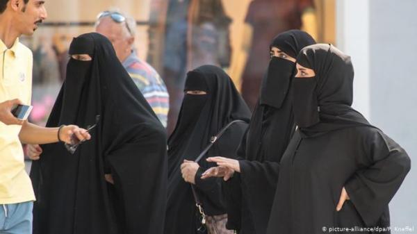 مقارنة بين "تفاحة وبرتقالة"..ناشطة مغربية تفجر غضب نساء الخليج