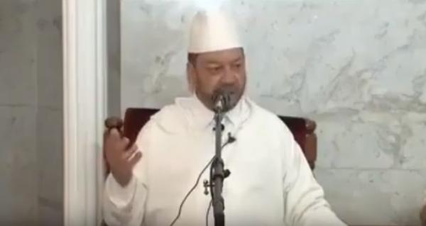 بالفيديو:الشيخ "بنحمزة" ينتقد بكاء أئمة المساجد ويصفه بالتشيع والجنون