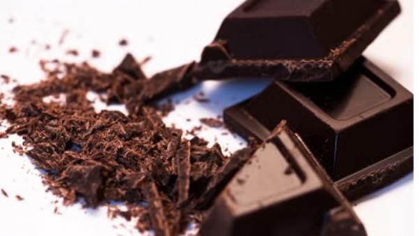 الشوكولاتة الداكنة تساعد على الوقاية من ارتفاع الضغط الوراثي