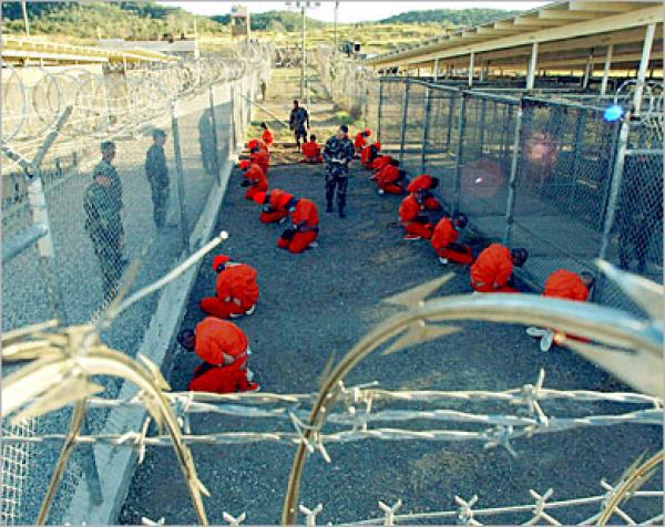 الإدارة الأمريكية تقرر الإفراج عن آخر المغاربة المعتقلين في غوانتنامو