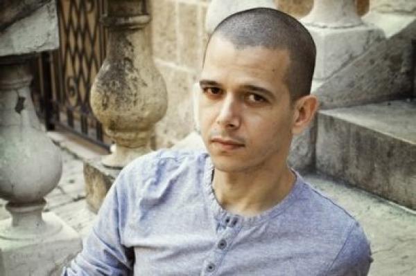المخرج المغربي عبد الله الطايع : أنا مسلم حر .. وللمثليين مكان في الإسلام!