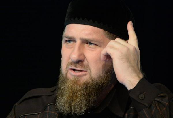 رئيس الشيشان يلقن ماكرون درسا قاسيا بسبب إساءته للرسول (ص) والمسلمين
