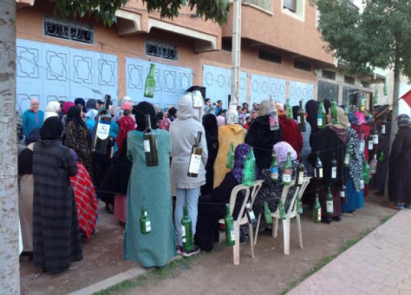 مواطنون بخنيفرة يعلقون اعتصامهم بعد تدخل السلطات في موضوع احتجاجات الخمور