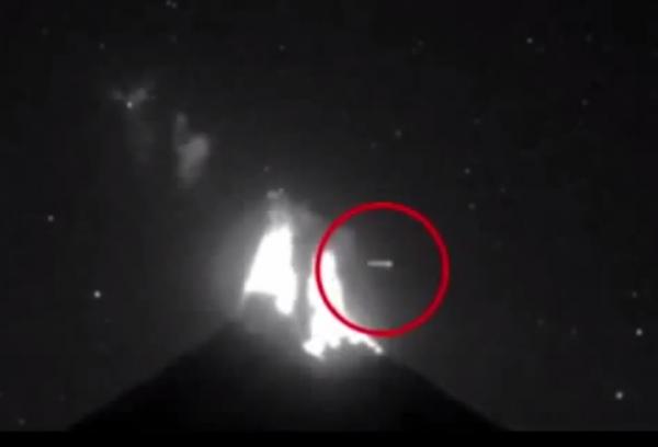 بالفيديو: "طبق طائر" يتسبب بثوران بركان كوليما