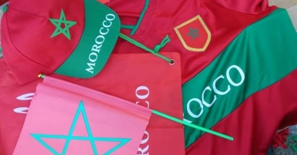 الجامعة وسفارة المغرب بروسيا توزعان لوازم التشجيع على الجماهير المغربية
