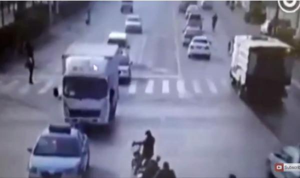 بالفيديو: سيارات تقفز في الهواء على مفترق طرق