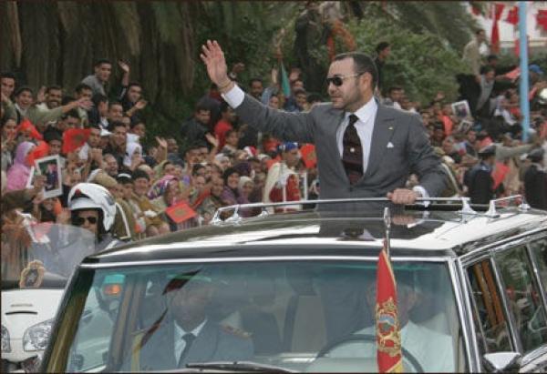 رسميا وبالصور...حارس شخصي جديد يتولى حماية الملك محمد السادس