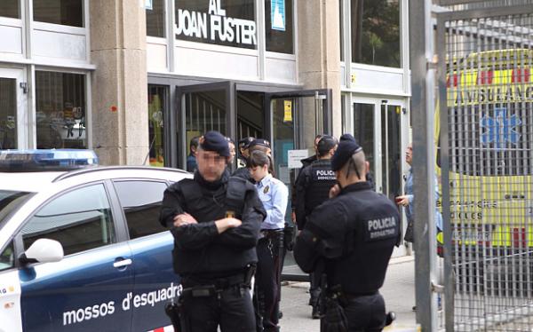 مقتل أستاذة وجرح 4 طلبة رميا بالقوس والنشاب في مدرسة باسبانيا 
