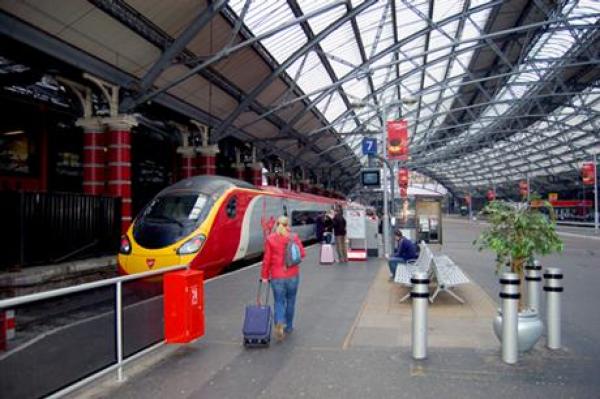 شكاوى تأخيرات القطارات في بريطانيا تثير مطالب بتعويض الركاب