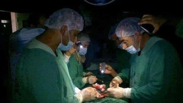 الوردي يرسل لجنة مركزية للتحقيق في تسريب صورة لإجراء عملية جراحية على ضوء الهواتف النقالة