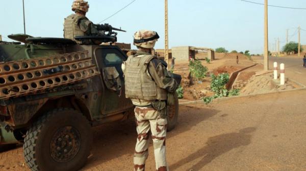 فرنسا تقول إنها قتلت "زعيمين إرهابيين مهمين" في منطقة الساحل الإفريقي